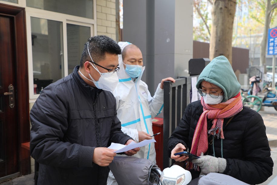 让基层干部把更多精力投入到疫情防控第一线