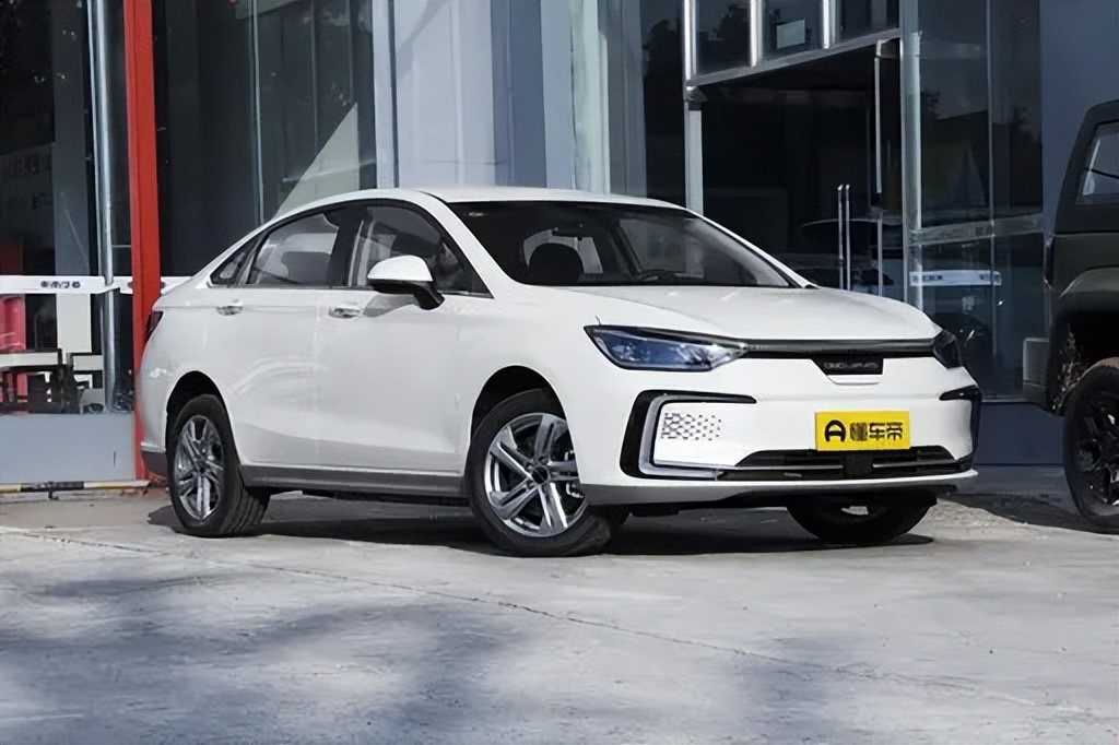 北京EU5 PLUS新增车型上市 售价15.89万元