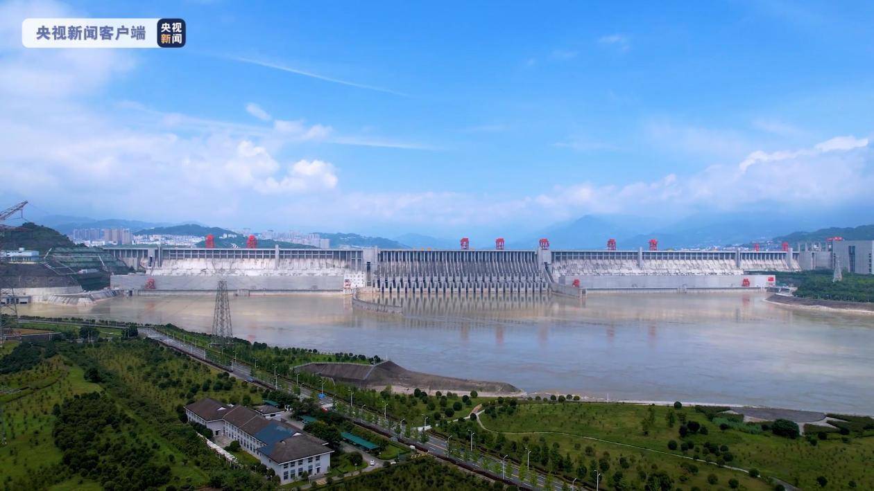 雅砻江流域水风光一体化基地发电量突破万亿千瓦时