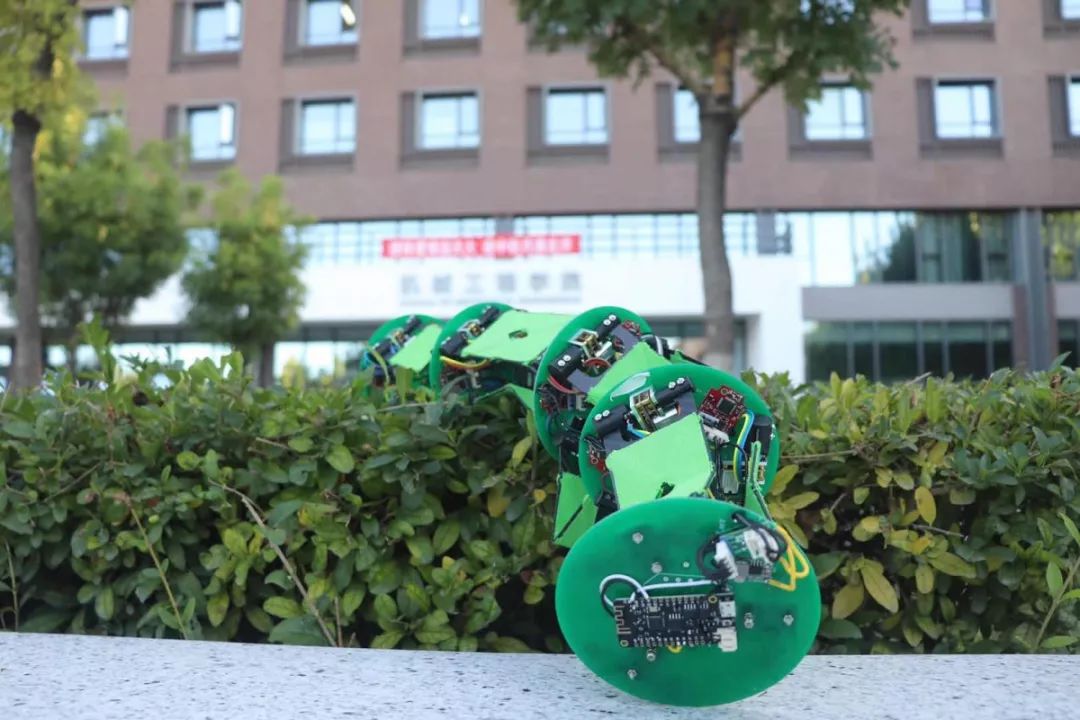 东方锅炉：建成行业首个蛇形管智能工厂