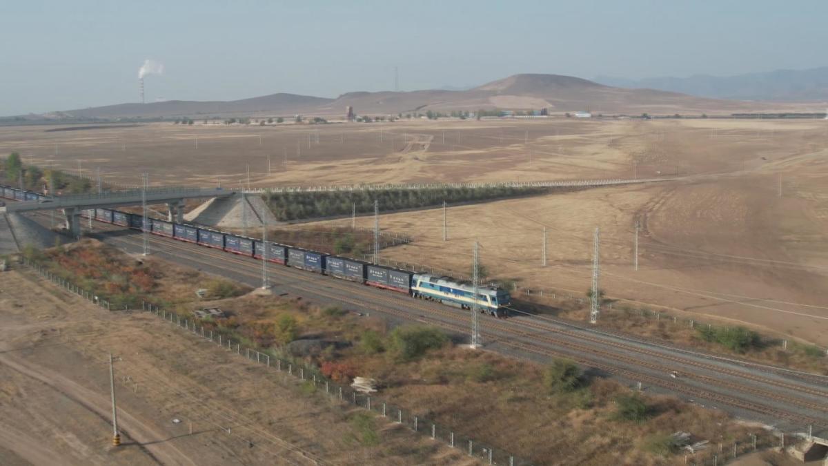 我国首个重载铁路既有线小半径曲线改造工程开工建设