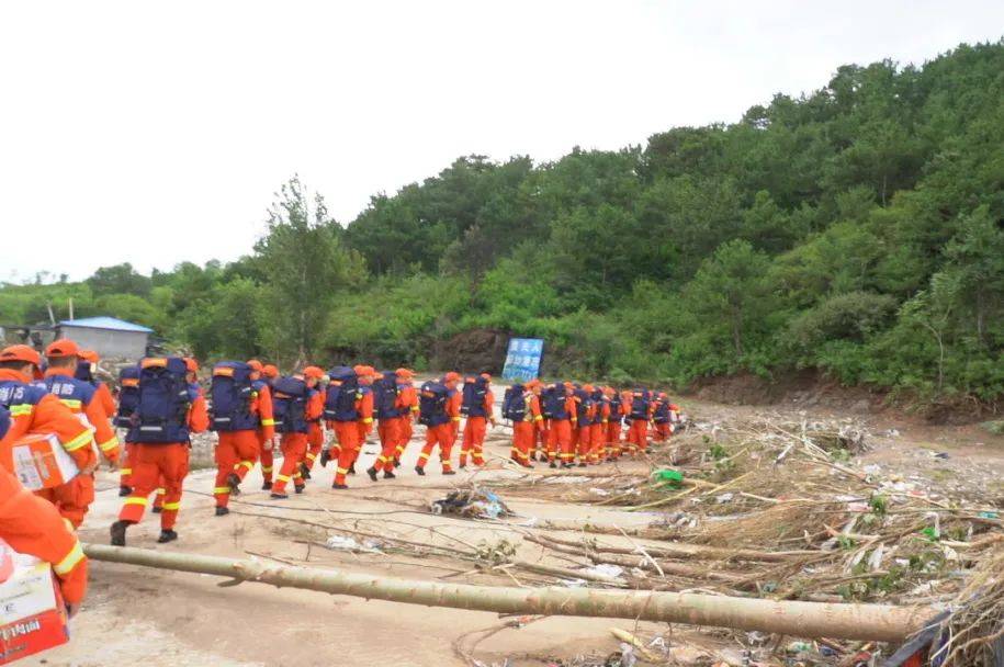 省防汛抗旱机动抢险第三支队：风雨中的“钢铁长城”