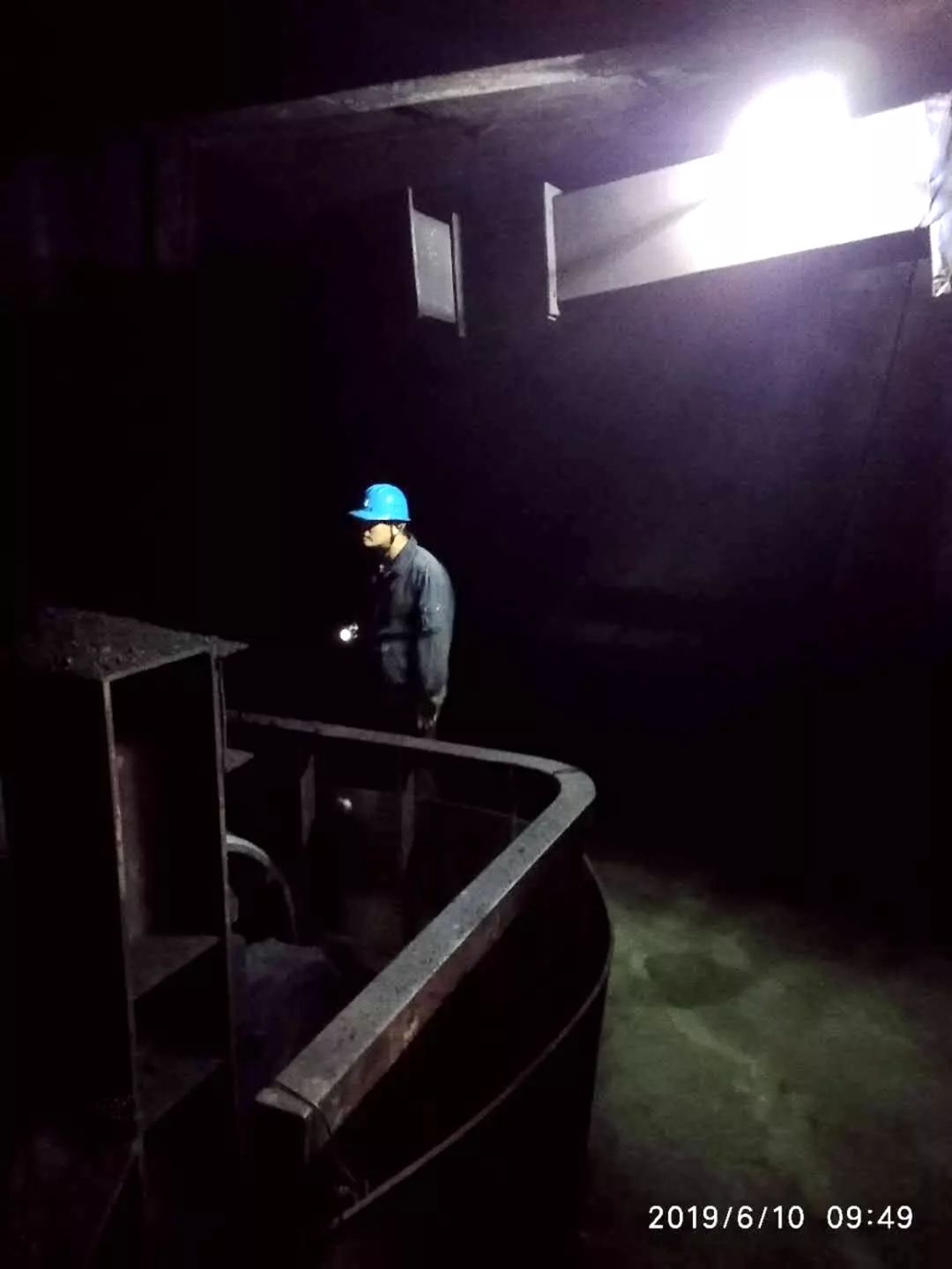 建一条通向生命安全的标准化巷道